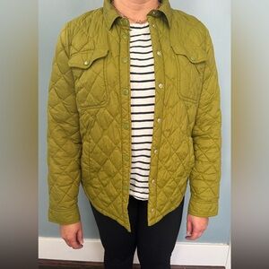 Jcrew lightweight quilted jacket.
Size large